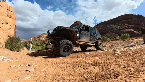 Trail buggy crawling the rocks